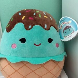 Squishmallow ice cream
Maya
Has tag